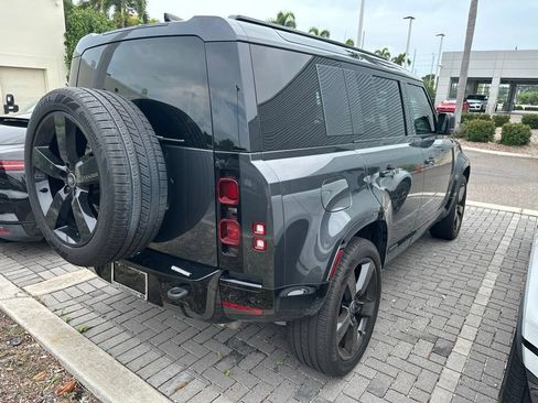 Used 2025 Land Rover Defender 110 X-Dynamic SE AWD/4WD image 4