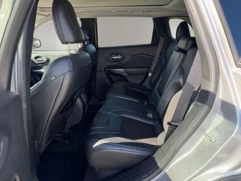 Used 2020 Jeep Cherokee Latitude Plus FWD image 11