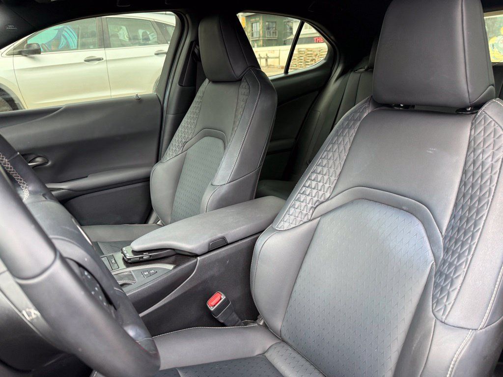 Used 2022 Lexus UX 250h AWD/4WD image 12