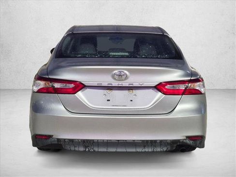 Used 2018 Toyota Camry FWD image 5