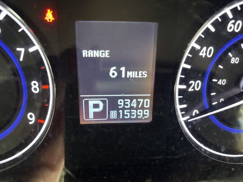 Used 2013 INFINITI G37 x w/ Premium Pkg image 22