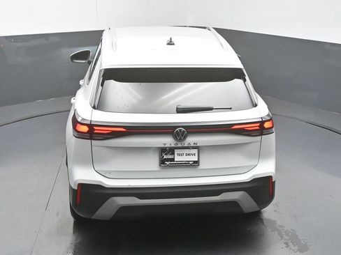 Certified 2025 Volkswagen Tiguan SE image 47