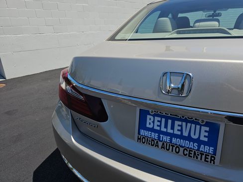 Used 2016 Honda Accord EX image 16
