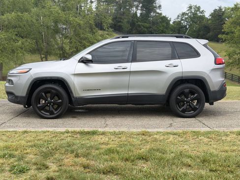 Used 2015 Jeep Cherokee Latitude FWD image 2