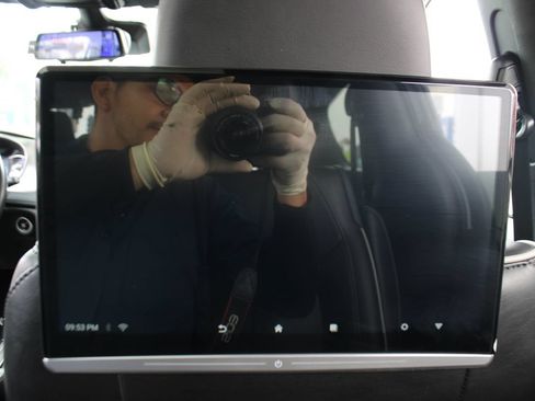 Used 2023 Chrysler Pacifica Limited w/ S Appearance Package FWD image 42