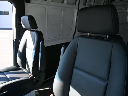 Used 2025 Mercedes-Benz Sprinter 2500 image 5