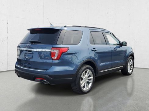 Used 2018 Ford Explorer XLT w/ Equipment Group 202A AWD/4WD image 7