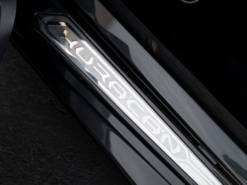 Used 2022 Lamborghini Huracan STO image 11