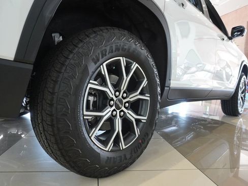 New 2026 GMC Acadia AT4 image 6