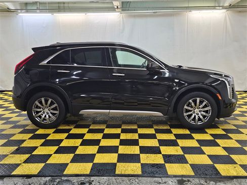 Used 2020 Cadillac XT4 Premium Luxury image 2
