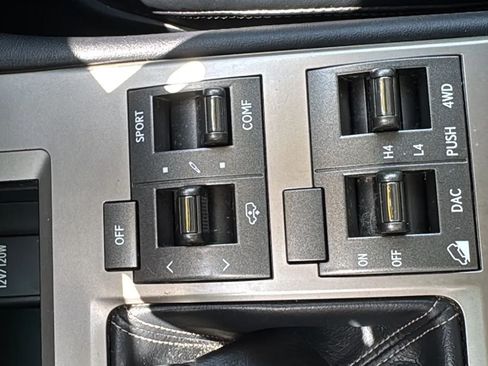 Used 2011 Lexus GX 460 Premium AWD/4WD image 78