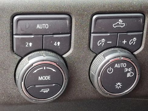 Used 2024 Chevrolet Silverado 1500 LT AWD/4WD image 24