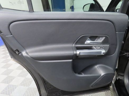 Used 2022 Mercedes-Benz GLB 250 4MATIC image 52