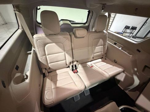 Used 2019 Lincoln Navigator L Reserve AWD/4WD image 17