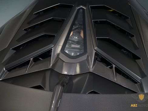 Used 2019 Lamborghini Aventador SVJ AWD/4WD image 11