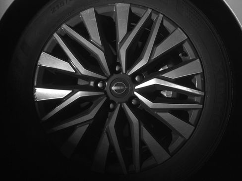 Used 2025 Nissan Altima 2.5 SV image 13