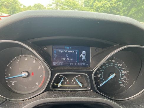 Used 2012 Ford Focus SEL FWD image 4
