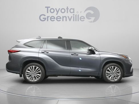 Used 2023 Toyota Highlander Platinum AWD/4WD image 17
