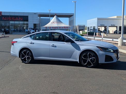 Certified 2025 Nissan Altima 2.5 SR image 9