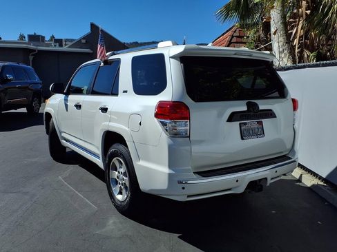 Used 2011 Toyota 4Runner SR5 w/ Convenience Pkg RWD image 5