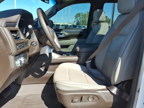 Used 2023 GMC Yukon SLT w/ SLT Premium Package image 15