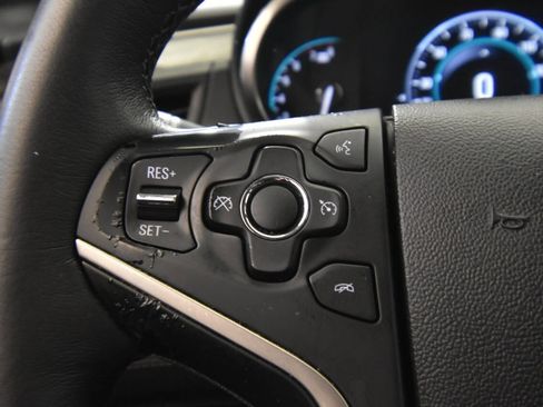 Used 2015 Buick LaCrosse image 25