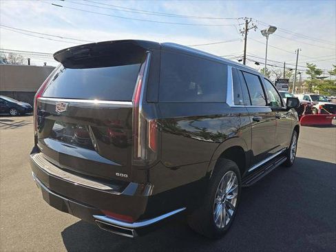 Used 2022 Cadillac Escalade ESV Premium Luxury image 4