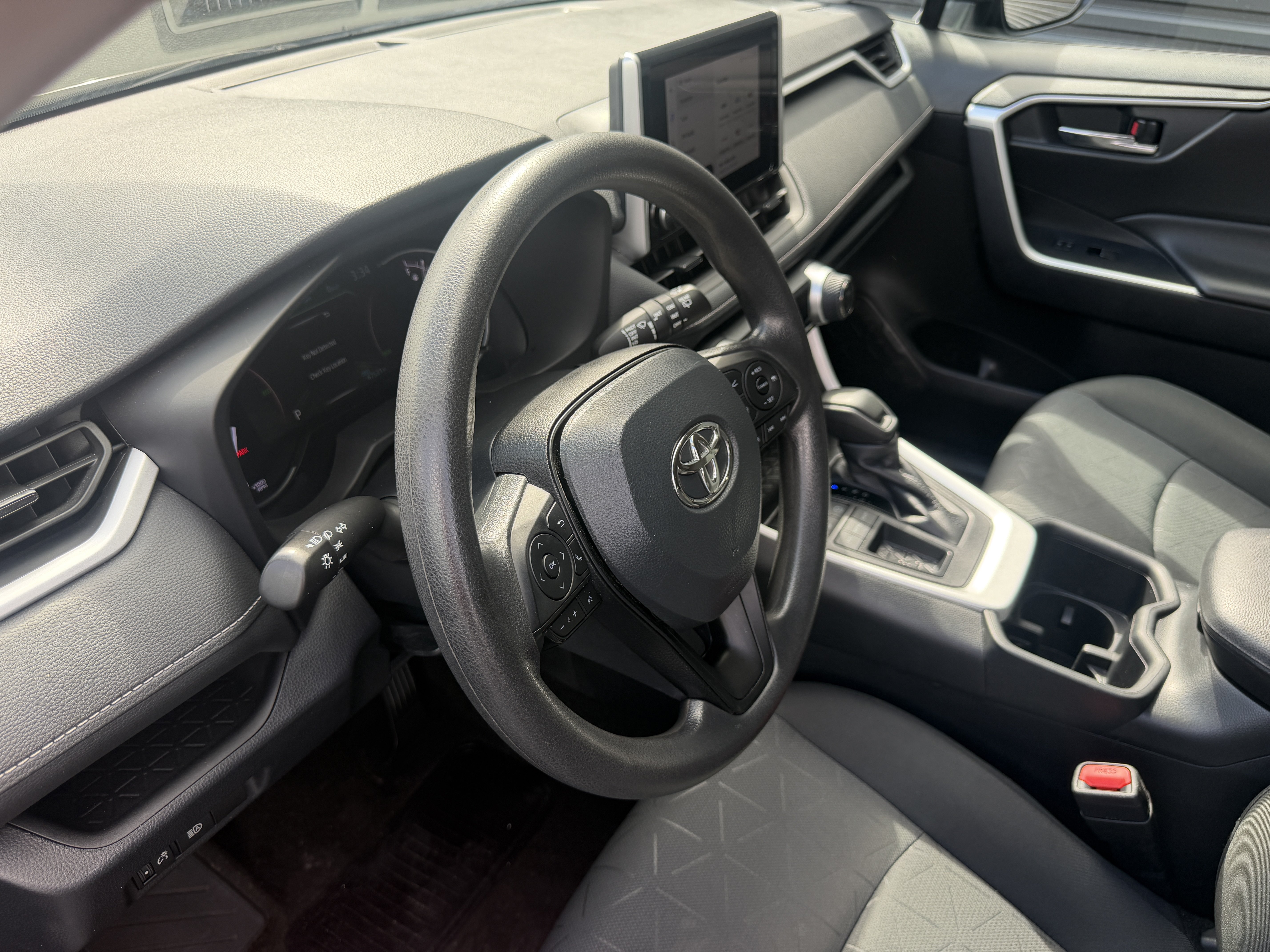 Used 2024 Toyota RAV4 XLE FWD image 4