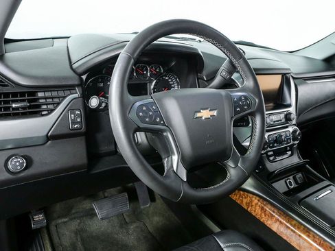 Used 2015 Chevrolet Suburban LTZ RWD image 4