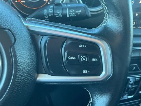 Used 2019 Jeep Wrangler Unlimited Sahara w/ Uconnect 4C Nav & Sound Group AWD/4WD image 17