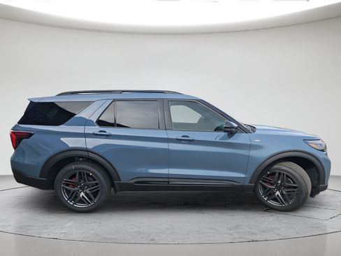 New 2026 Ford Explorer ST-Line w/ ST-Line Street Pack AWD/4WD image 3