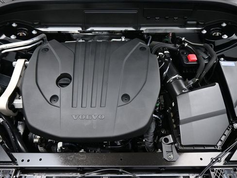 Used 2024 Volvo XC60 B5 Plus w/ Protection Package Premier image 19