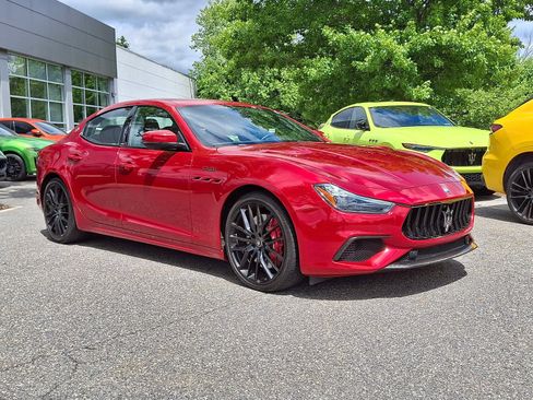 Used 2021 Maserati Ghibli Trofeo RWD image 3