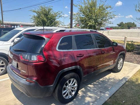 Used 2019 Jeep Cherokee Latitude w/ Popular Appearance Group AWD/4WD image 3