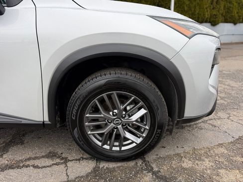 Used 2024 Nissan Rogue S image 11