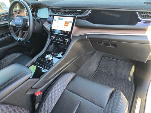Used 2022 Jeep Grand Cherokee Summit w/ Luxury Tech Group V RWD image 15