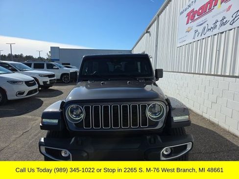 Used 2025 Jeep Wrangler Unlimited Sahara image 2