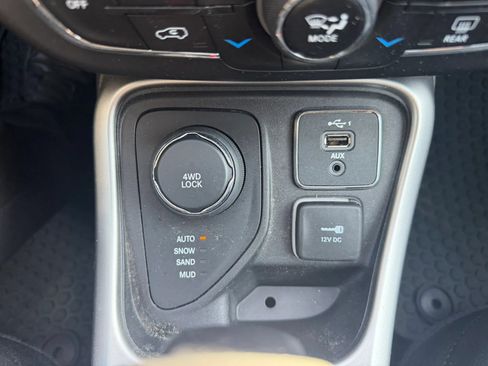 Used 2019 Jeep Compass Latitude w/ Cold Weather Group AWD/4WD image 17