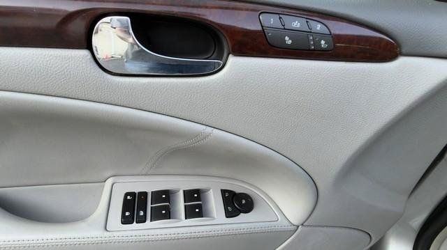 Used 2007 Buick Lucerne CXL w/ Luxury Package FWD image 7