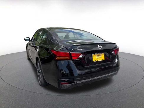 Used 2025 Nissan Altima 2.5 SV FWD image 9