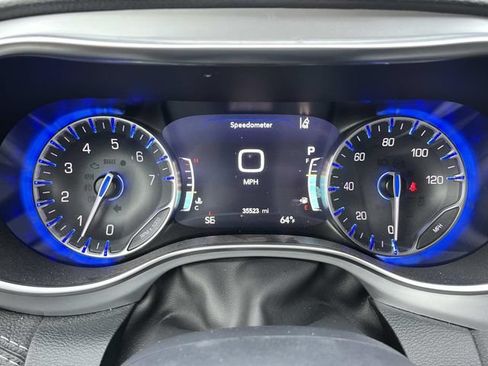Used 2025 Chrysler Pacifica Limited FWD image 36