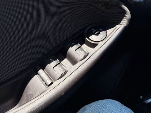 Used 2014 Ford Focus SE FWD image 18