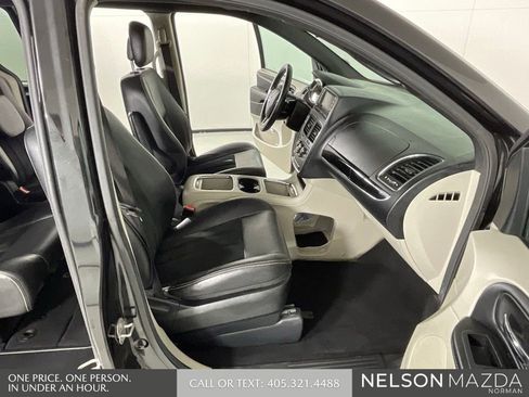 Used 2018 Dodge Grand Caravan SXT FWD image 14