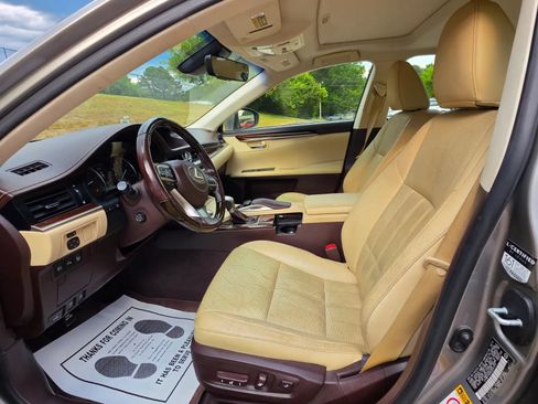 Used 2016 Lexus ES 350 w/ Luxury Package w/Wood Trim FWD image 14