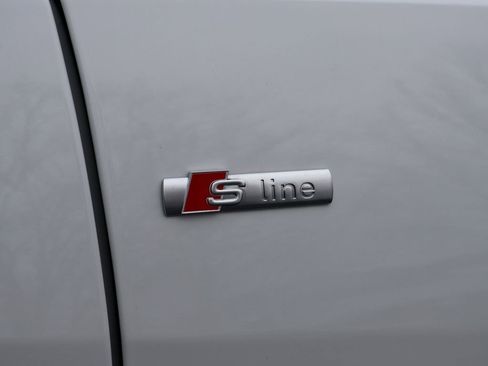 Used 2025 Audi Q8 Premium Plus image 10