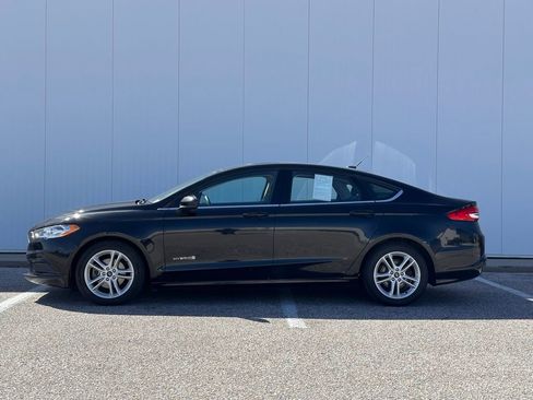 Used 2018 Ford Fusion SE image 2