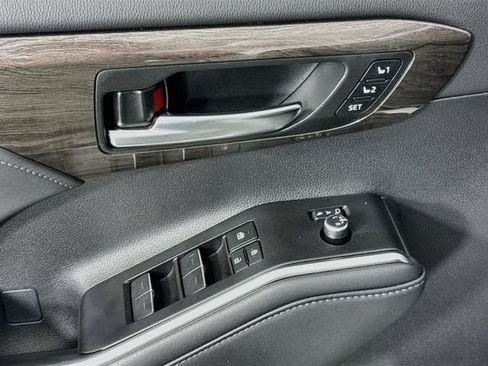 Certified 2024 Toyota Highlander Limited AWD/4WD image 20
