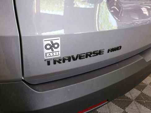 Used 2023 Chevrolet Traverse LT w/ Midnight/Sport Edition AWD/4WD image 9