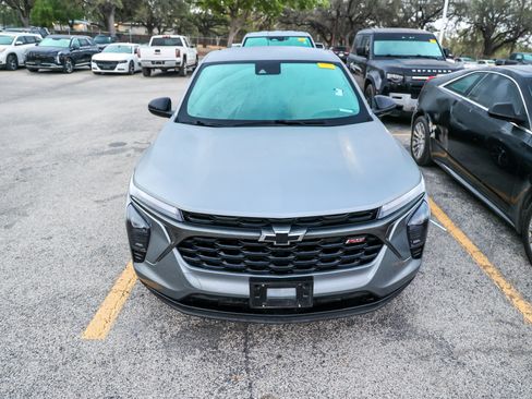 Used 2025 Chevrolet Trax RS image 5