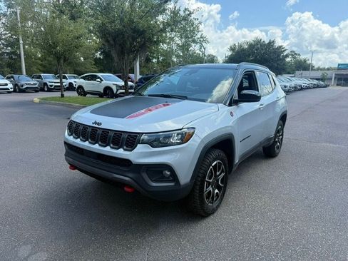 Used 2025 Jeep Compass Trailhawk AWD/4WD image 1